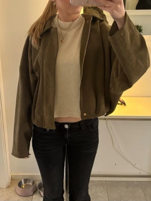 zara mocka jacka - säljer pga att jag råkade ta bort prislappen så kan ej lämna tillbaka, pris kan diskuteras