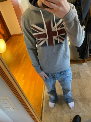 Archive Hoodie - Riktigt fet hoodie från Cedar wood | Bra skick förutom liten fläck som man inte tänker på vid användning | Storlek XS | Skriv vid funderingar och skicka gärna bud!