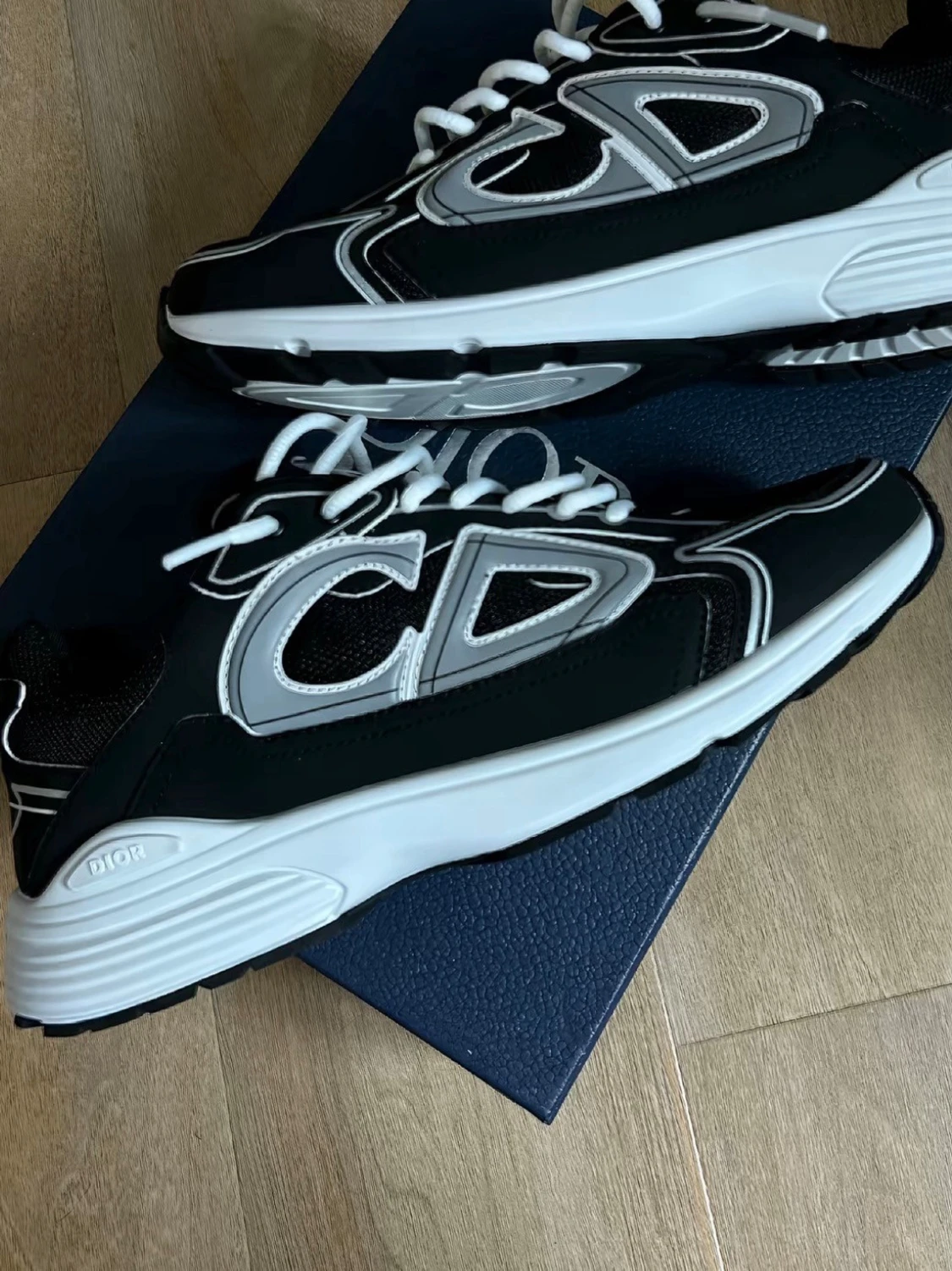 Svarta Dior sneakers med vita detaljer - 1