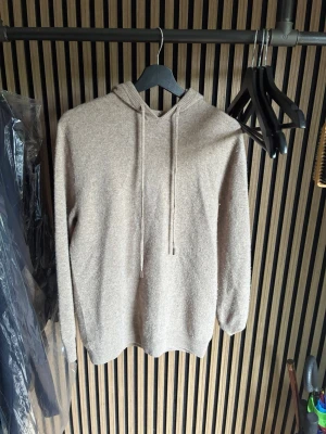 Kashmir hoodie  - Säljer nu en Kashmir hoodie i storlek M | mycket fint skick men lite nopprig |  kom dm för flera frågor eller funderingar!