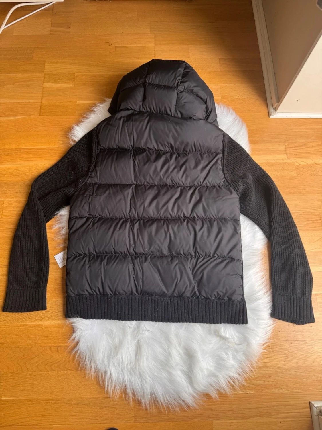 Svart pufferjacka från Moncler - 4