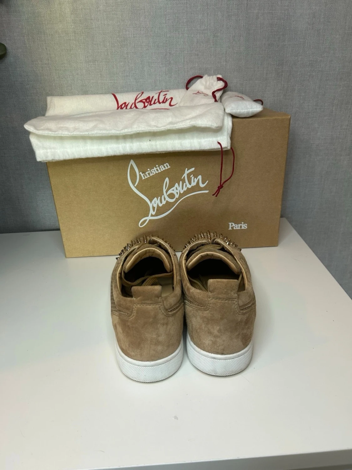 Beige sneakers från Christian Louboutin - 3
