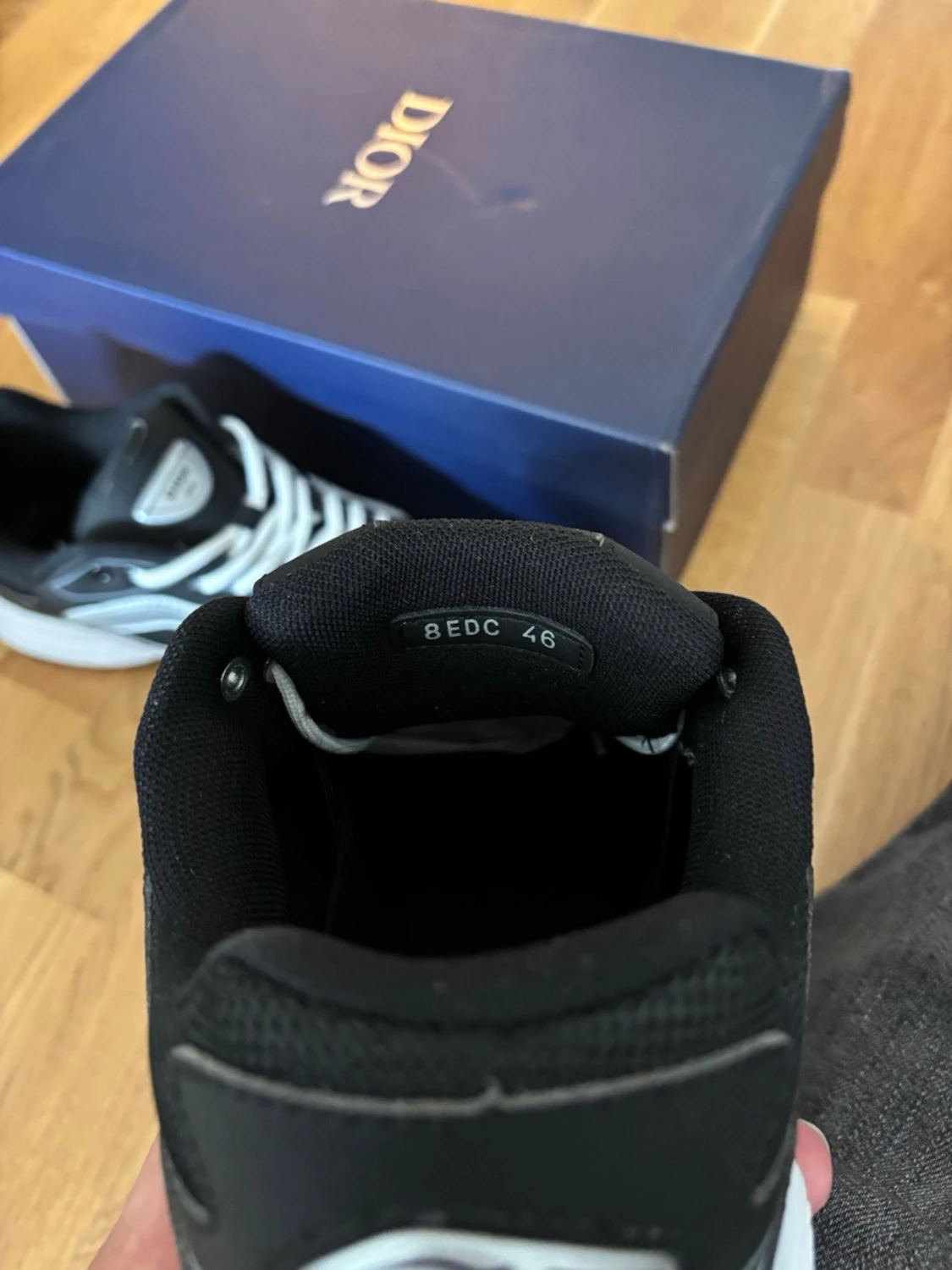 Svarta sneakers med vita detaljer - 2