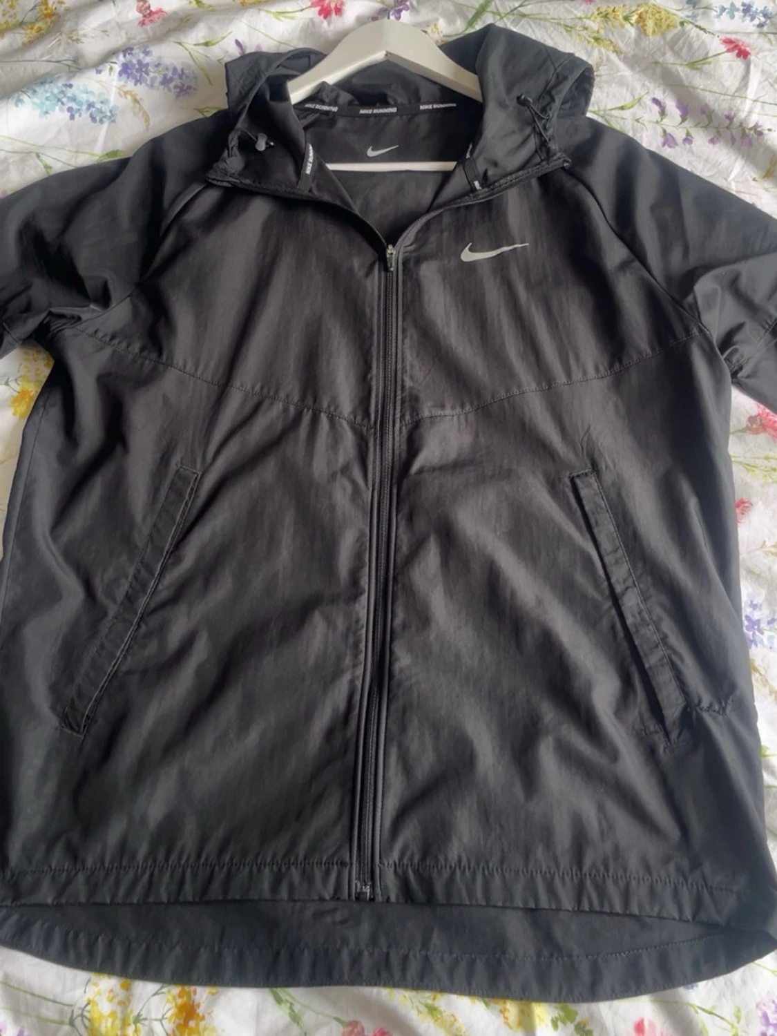 Svart vindjacka från Nike - 1