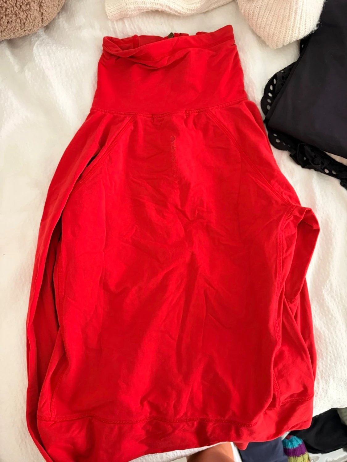 Röd hoodie från New Apparel - 2