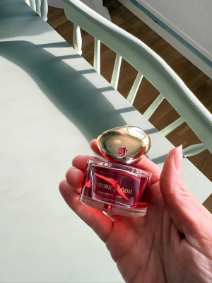 Euphoric Bloom H&M - Parfym från hm limited edition . Efterliknar Giorgio Armani Prive Rouge Malachite 