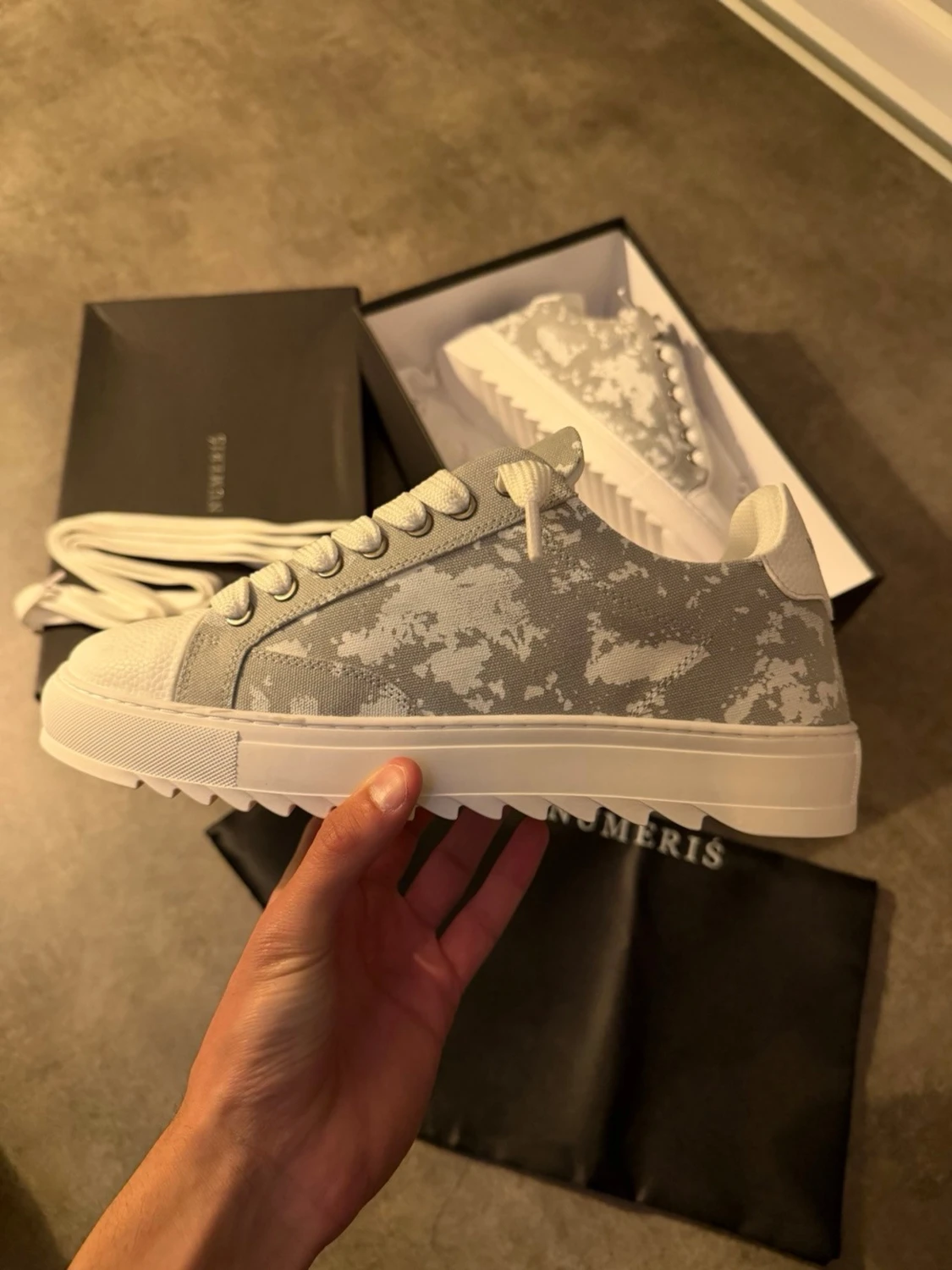 Vita sneakers från Numeris - 2
