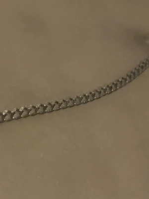 Armband i silver 925 - Stilrent silver armband i äkta silver med 925 stämpel, ovala länkar. Armbandet har en klassisk design och passar perfekt för dig som gillar minimalistiska accessoarer. Länkarna är blanka och ger ett snyggt intryck.