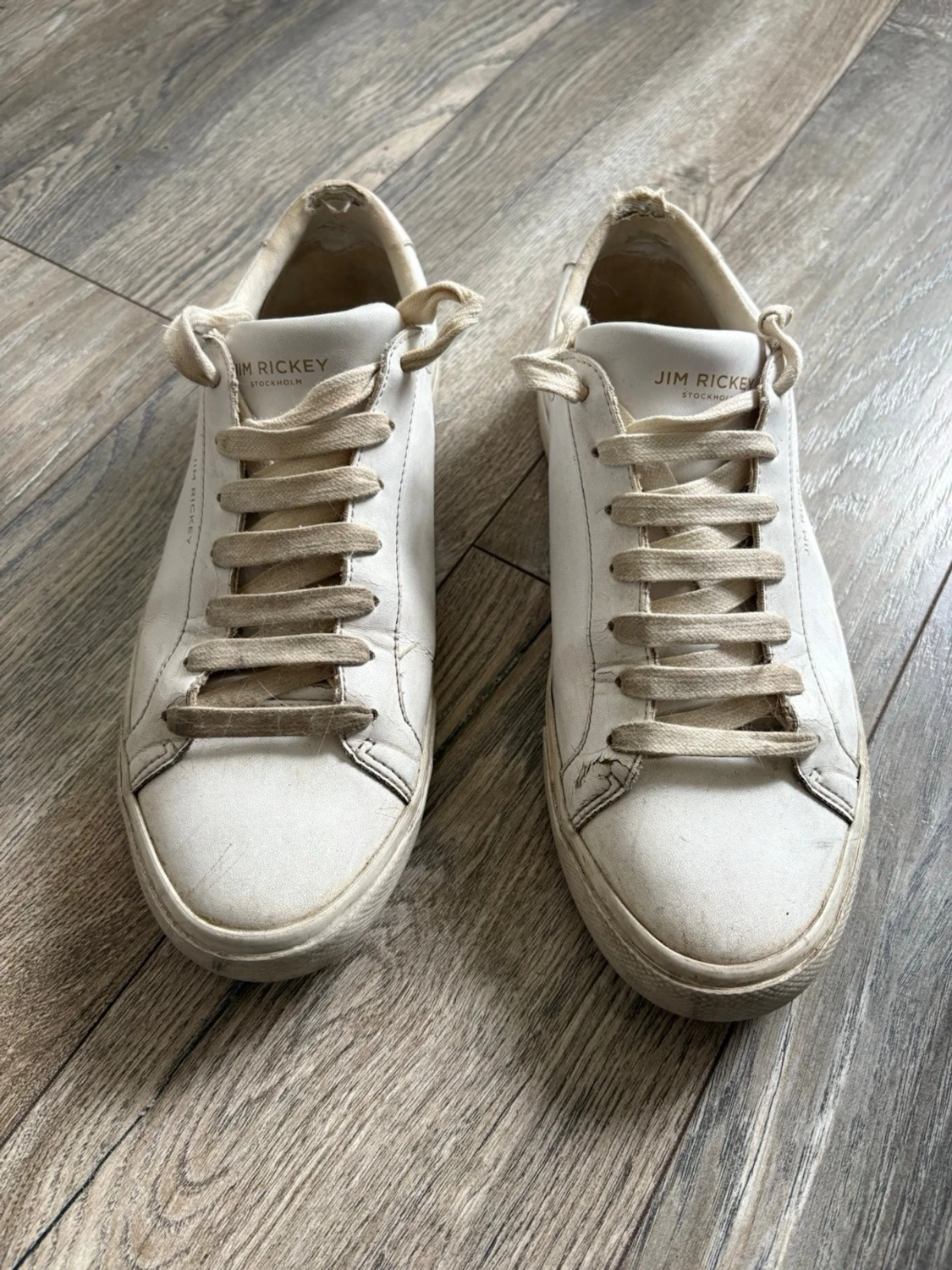 Vita sneakers från Jim Rickey