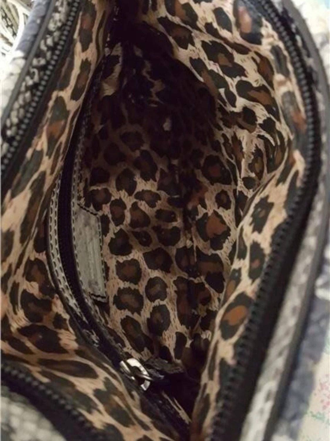 Leopardmönstrad kuvertväska med tofs - 4