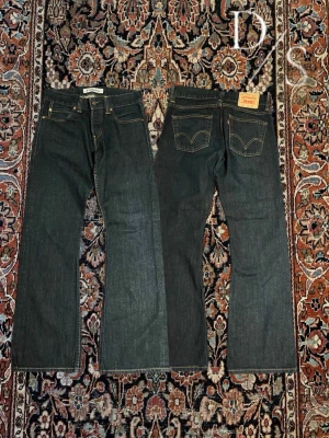 Raw Levis 512 bootcut jeans - Riktigt snygga och eftertraktade Levis 512 jeans, jätte bra skick. Skriv vid möjliga frågor!   •Midja: 41cm •Längd: 102cm •Benöppning: 24cm