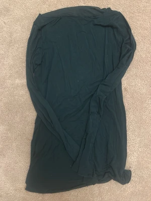 Intimissimi topp - Intimissimi tröja, några små hål men inga större 