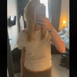 Beige stickad topp  - Supersöt stickad topp!! 