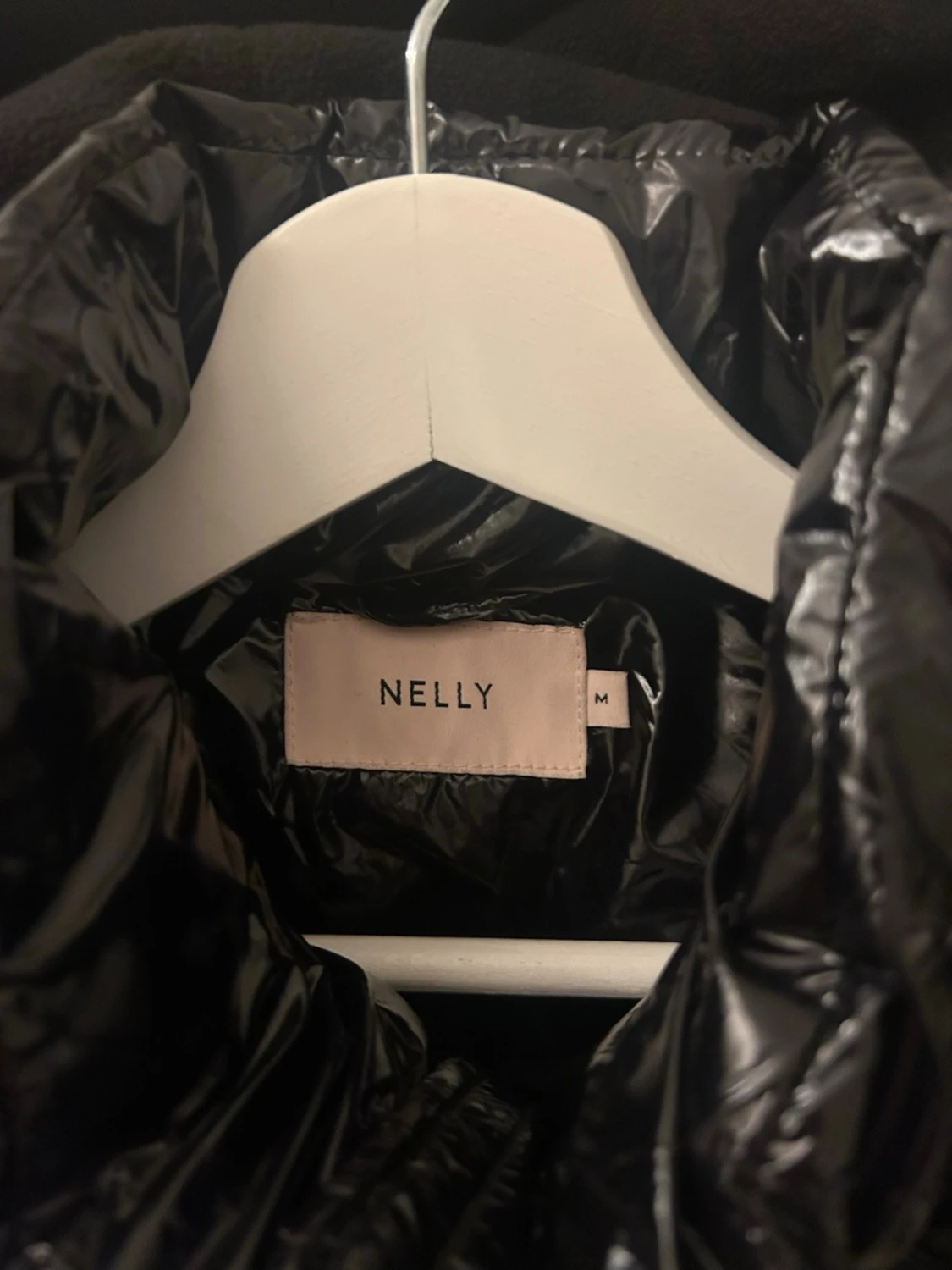 Svart glansig pufferjacka - 2