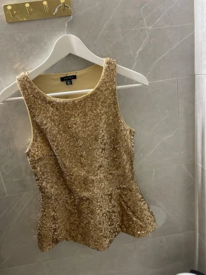 Glittrig topp  - Glittrig guldig topp