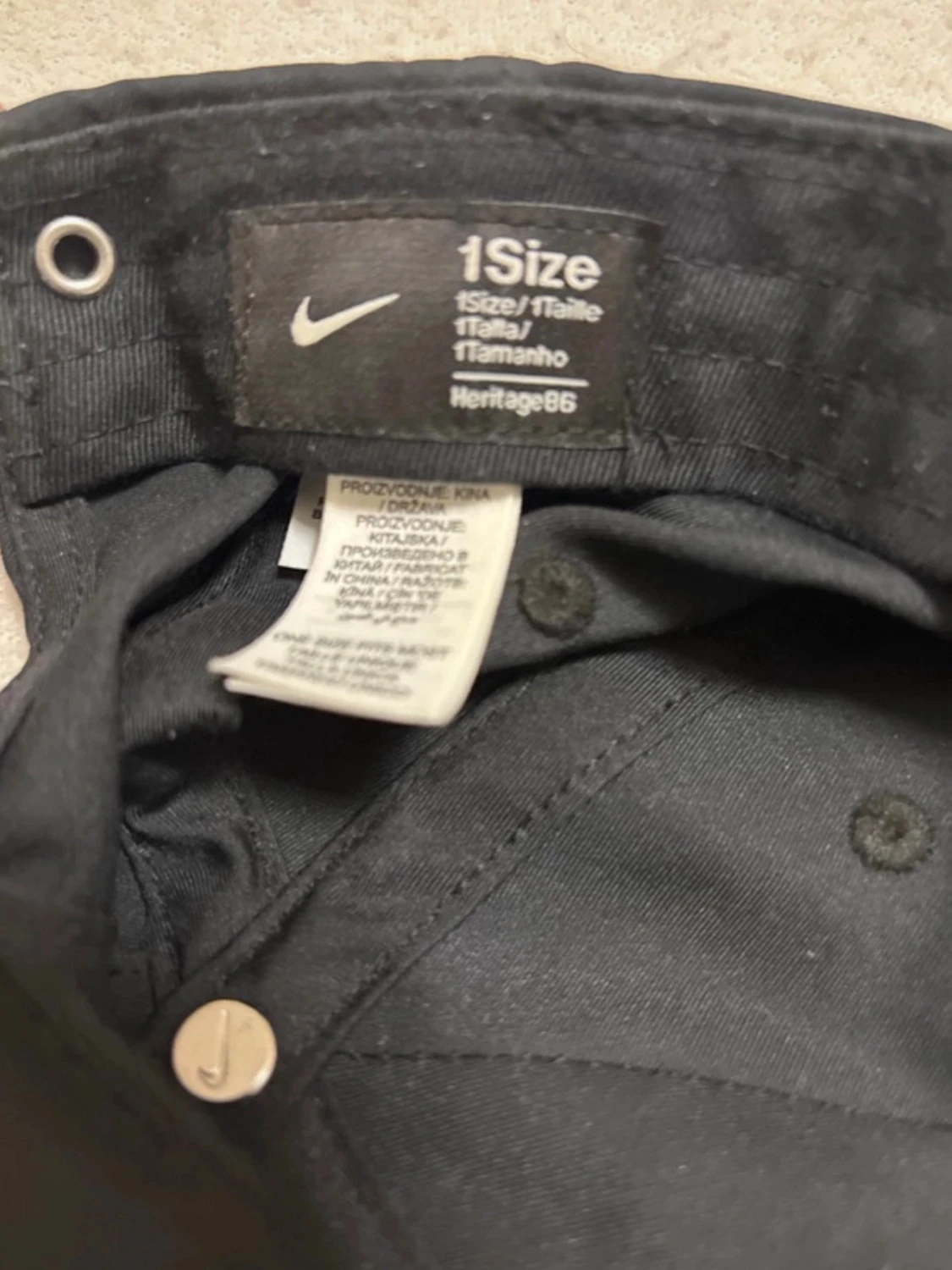 Svart Nike keps med liten Swoosh - 4