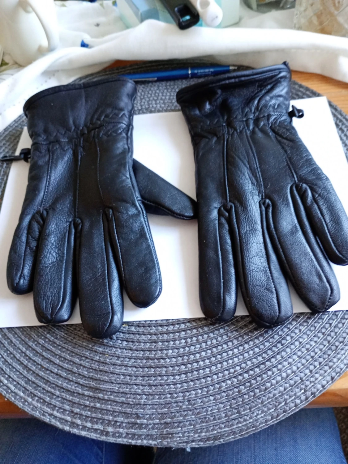 Svarta skinnhandskar med resår