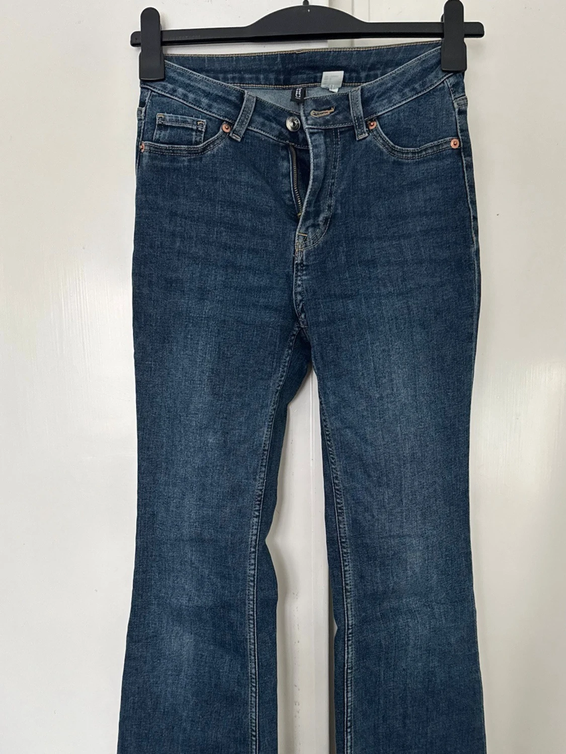 Mörkblå bootcut jeans