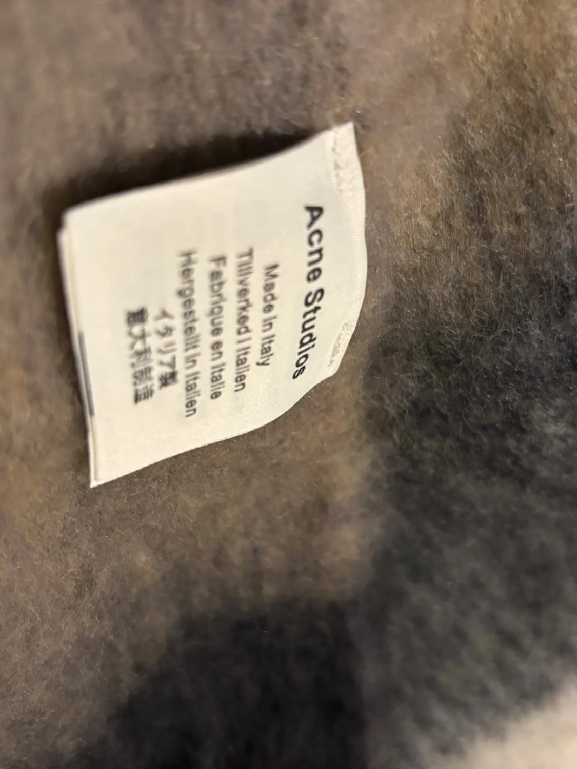 Rutig halsduk från Acne Studios - 2