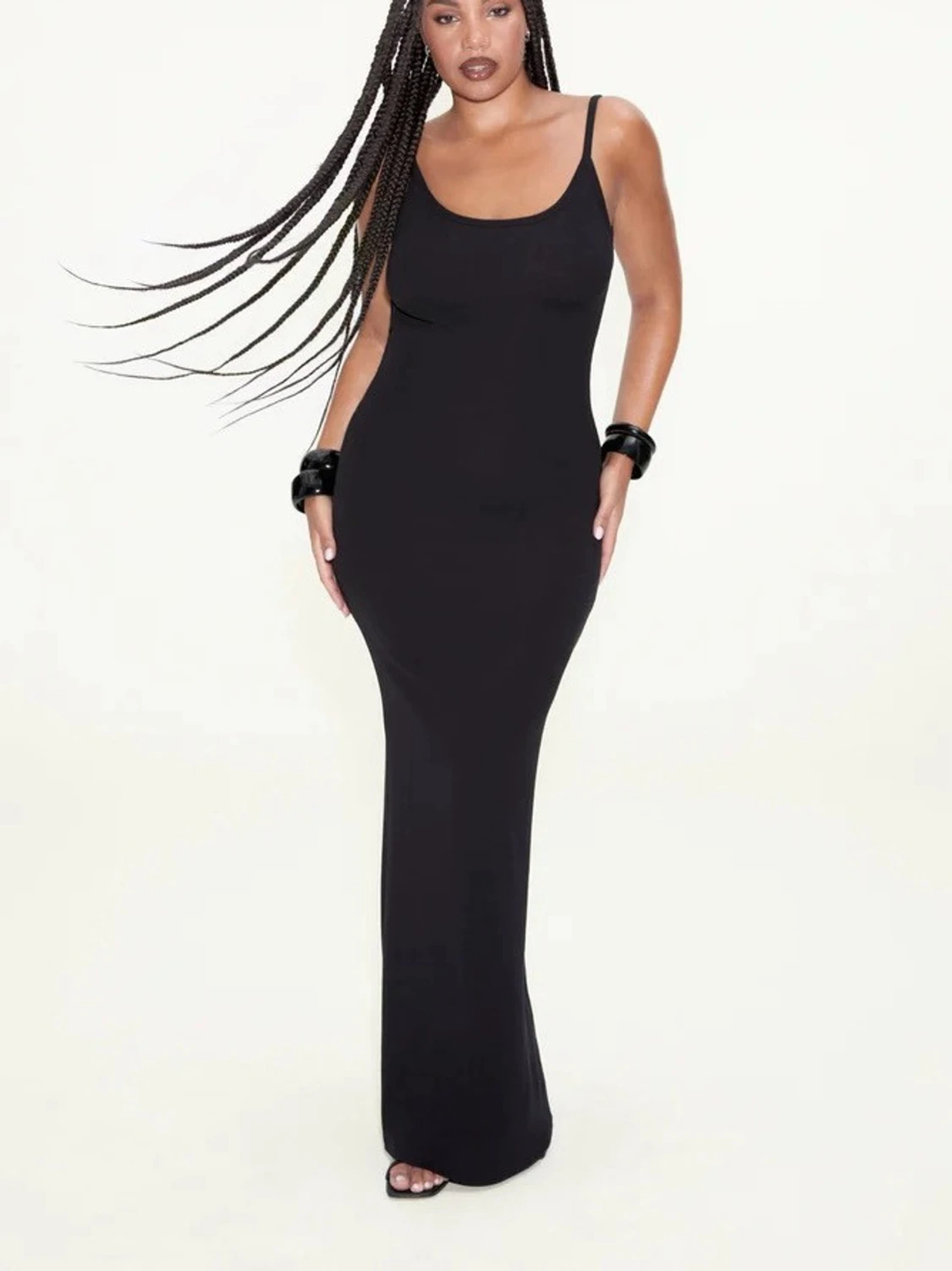 Svart långklänning med öppen rygg A - Dsgn