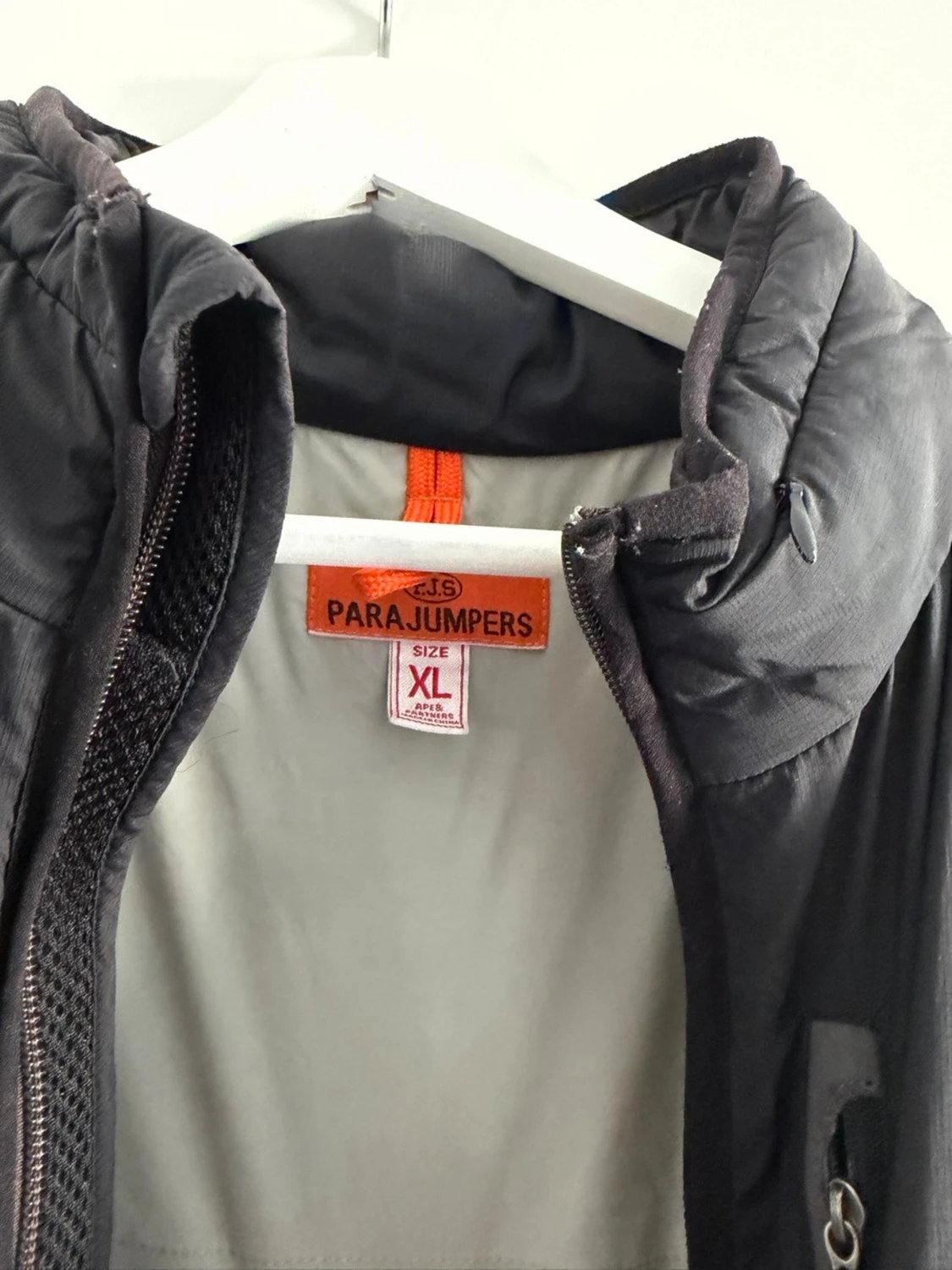 Mörkgrå vindjacka från Parajumpers - 1