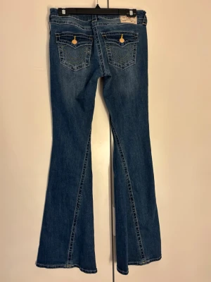 True Religion jeans - Helt nya true religion jeans i storlek 28. Det är joey Low Rise flare 💕
