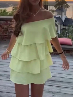 Gul volangklänning  - Fin & populär klänning från Zara, inga defekter🥰🥰🙌🏼💛