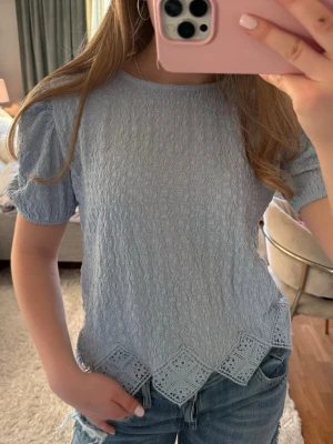 Zara blus - Super gullig blå Zara blus, använd en gång!🥰