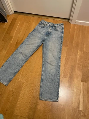 Blå jeans Bikbok  - Super snygga! Storlek 32-34