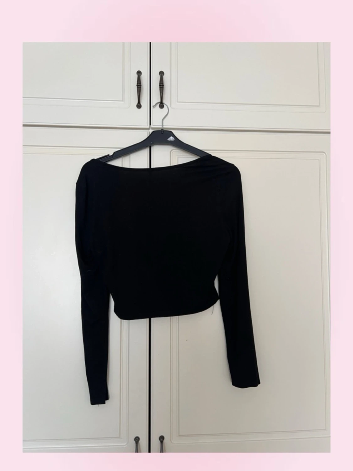 Svart croppad topp med snörning - 1