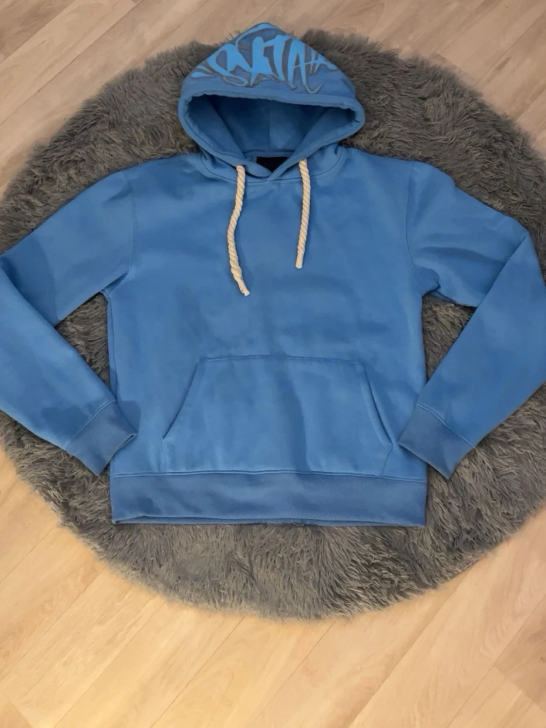 Blå mjukisbyxor med brodyr