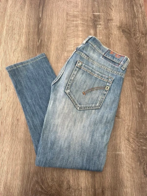 Dondup Geroge Jeans W31 - Säljer ett par Dondup George jeans| Storlek:W31|Skick:8/10|Pris:799| Modell:Geroge| Vid frågor och funderingar är de bara och höra av sig ‼️