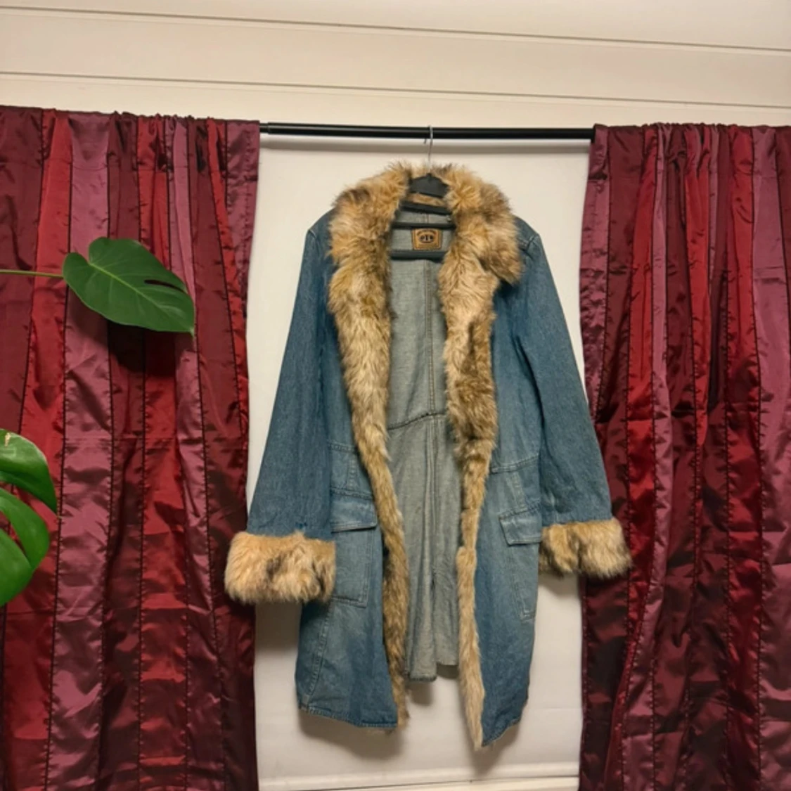 Vintage jeansjacka med pälsdetaljer - 1