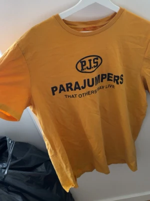 Parajumpers T-shirt - Nypris strax över 1000 tror jag, tvättad 2ggr