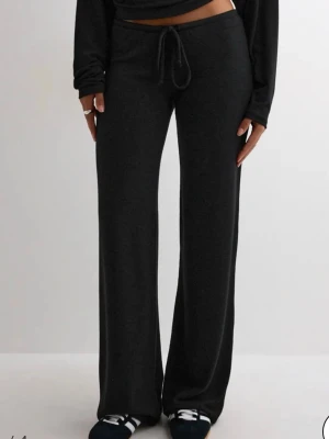 Mjukisbyxor  - Nelly low waist chill pants helt nya!💗med prislapp! 