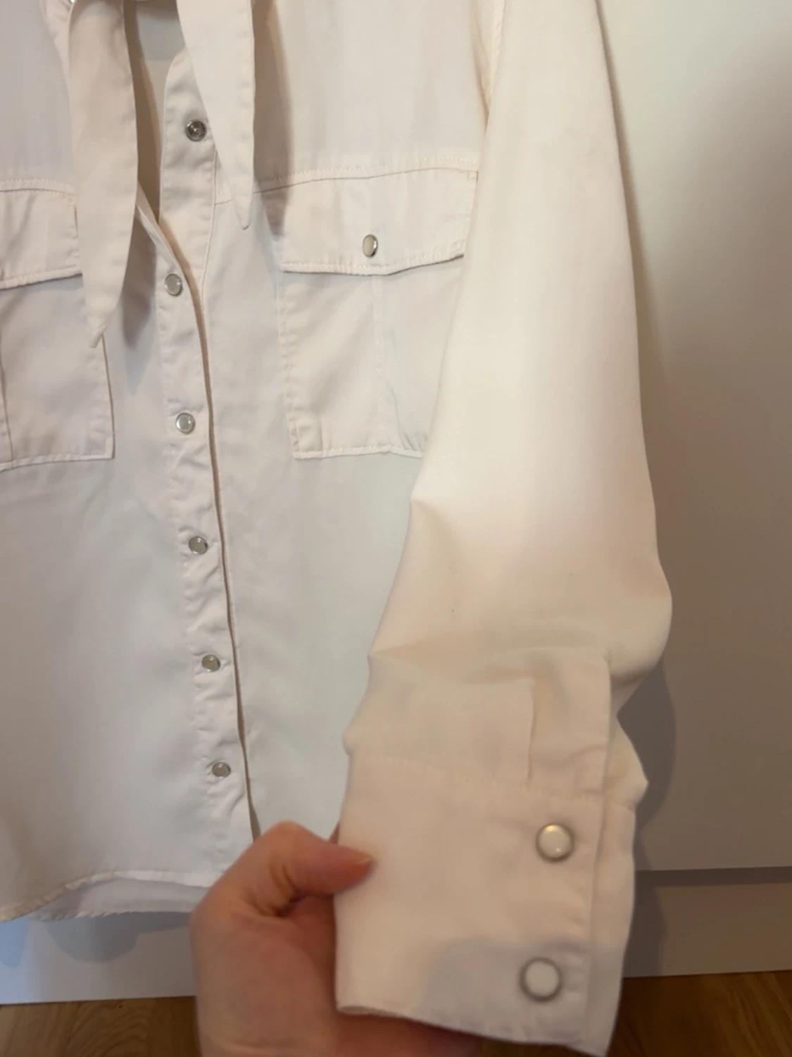 Vit blus med knytband från Mango M - 1