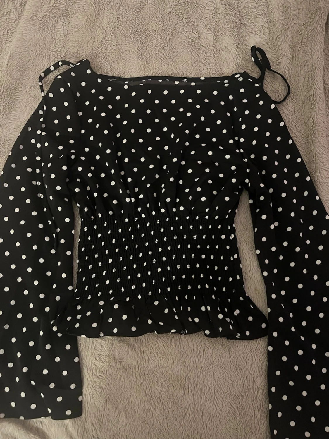 Svart prickig topp - 3