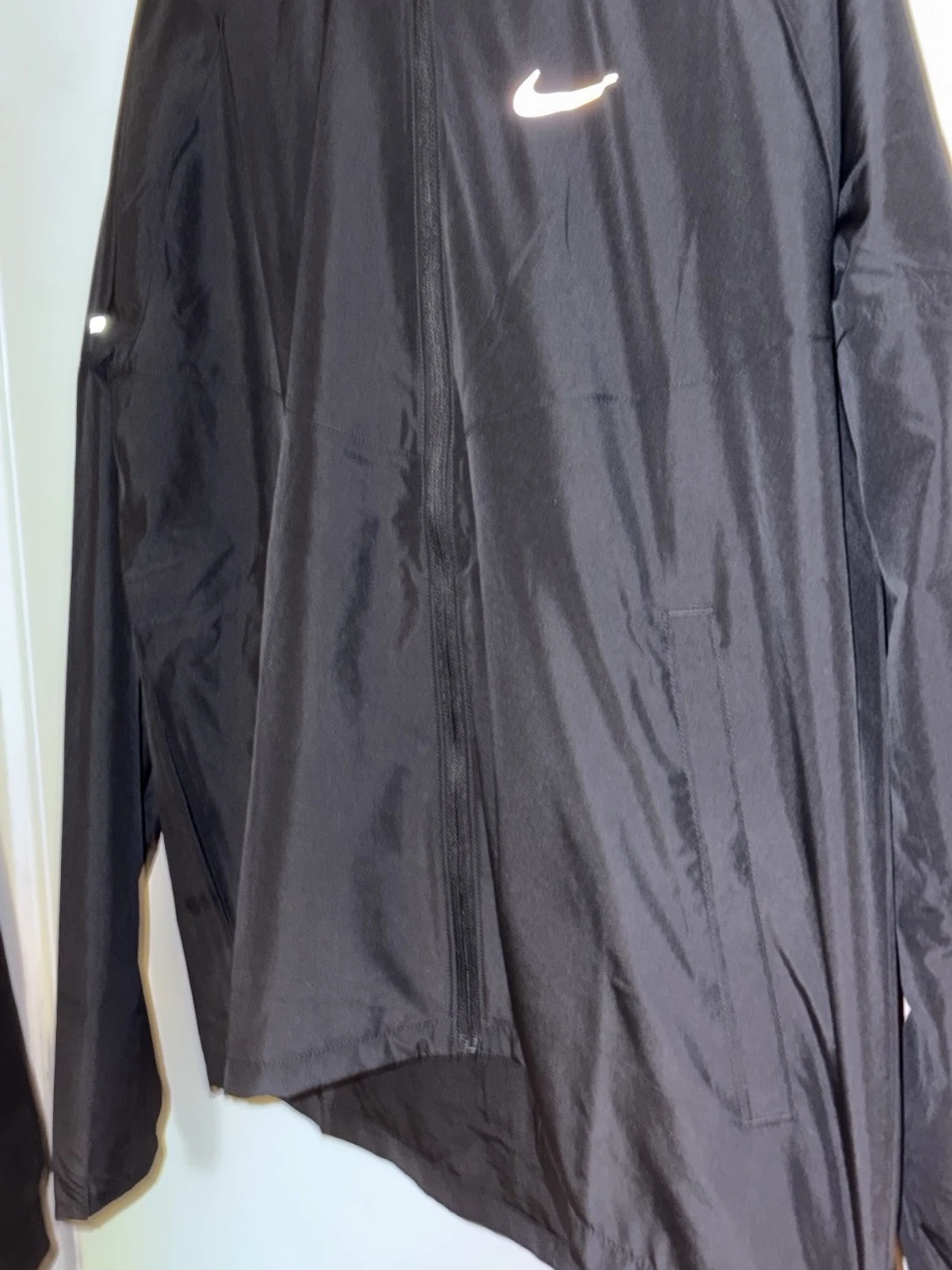 Svart vindjacka från Nike med huva - 1