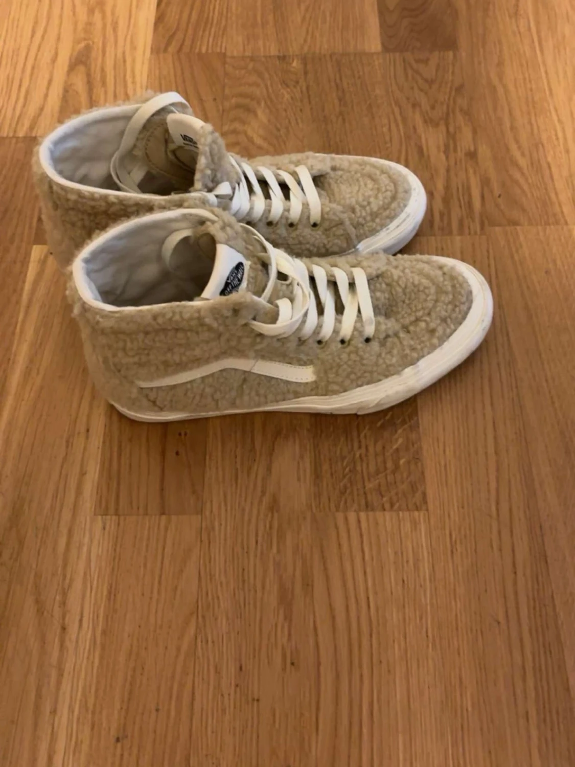 Beige teddy-sneakers från Vans - 3