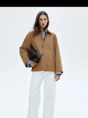 Kort trenchcoat  - Slutsåld på H&M, helt ny🩷