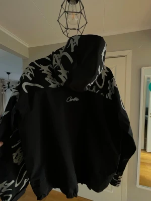 CORTIEZ RAIN BLACK JACKET - Säljer min Cortiez regn,vind jacka använder inte längre och behöver en ny ägare ! Storlek S men kan vara till dem som har storlek M