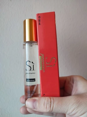 Giorgio Armani Si Passione Intense - Giorgio Armani Si Passione Intense Perfume. 33ml bottle. New! A great all year around fragrance. But especially for winter/fall/spring.