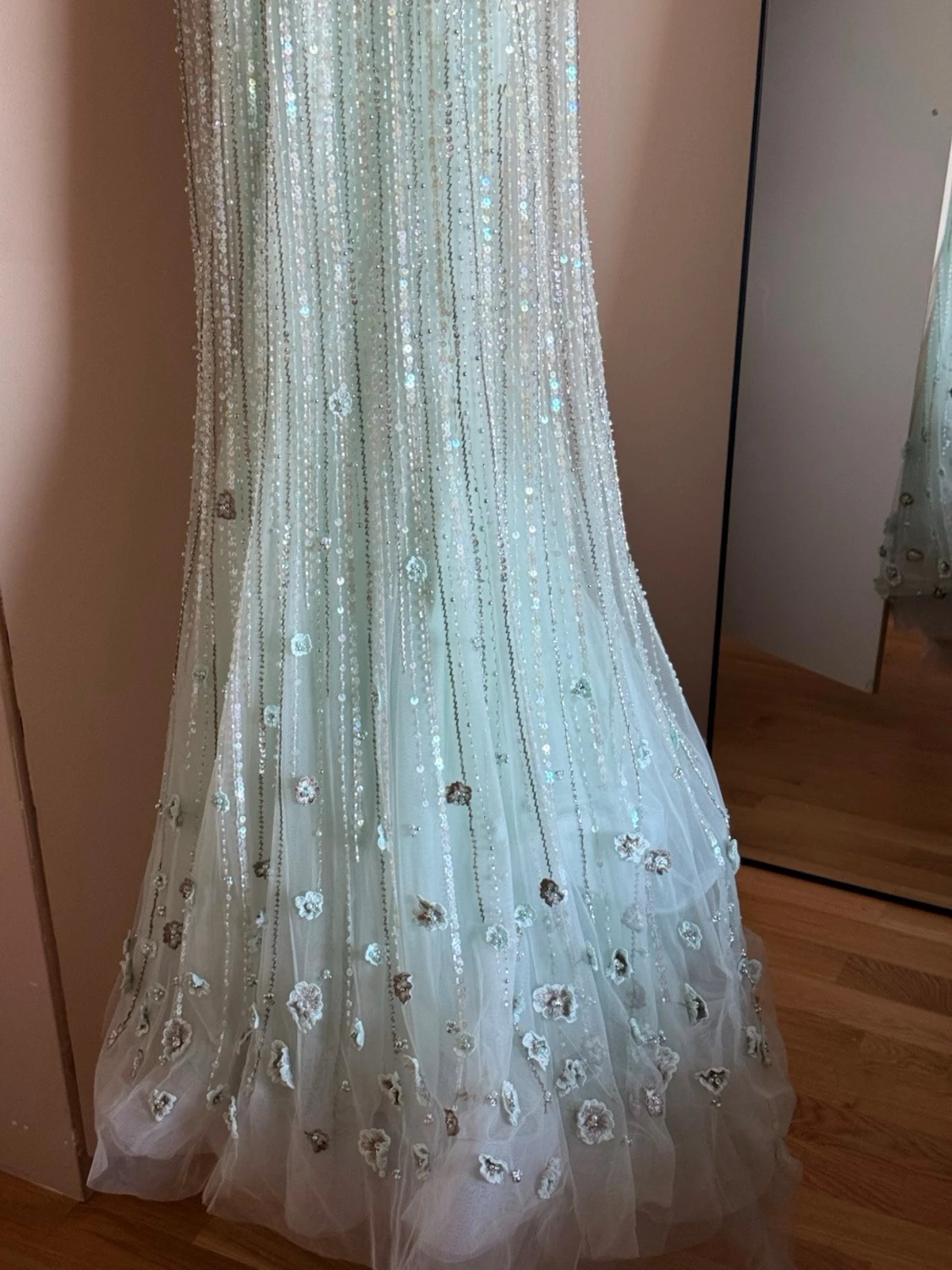 Ljusblå långklänning med paljetter från Dressroom Linne - 2