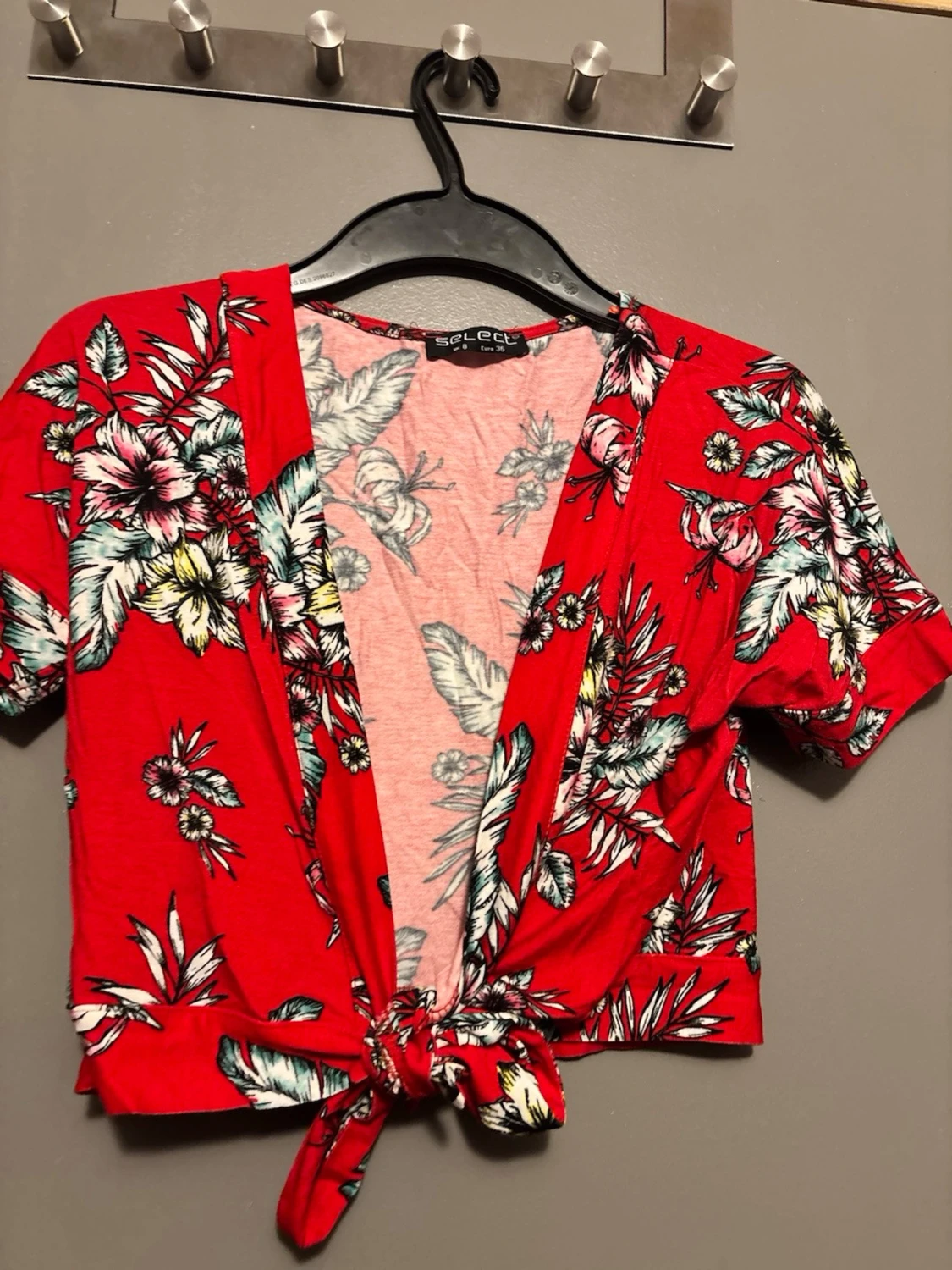 Röd blommig omlottopp från Select - 1