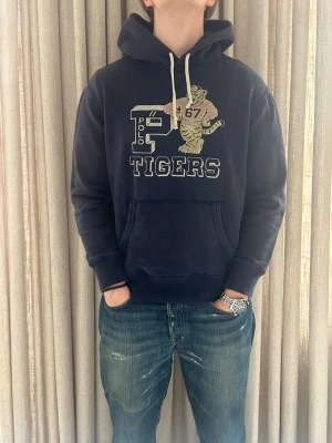 Ralph Lauren hoodie | M  - Mycket skön hoodie från Ralph lauren | inga defekter och mycket bra skick | undrar du över något så tveka inte på att höra av dig 