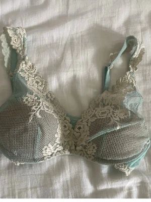 Intimissimi bh - Jättefin bh i storlek 75b från intimissimi i en fin turkosaktig färg