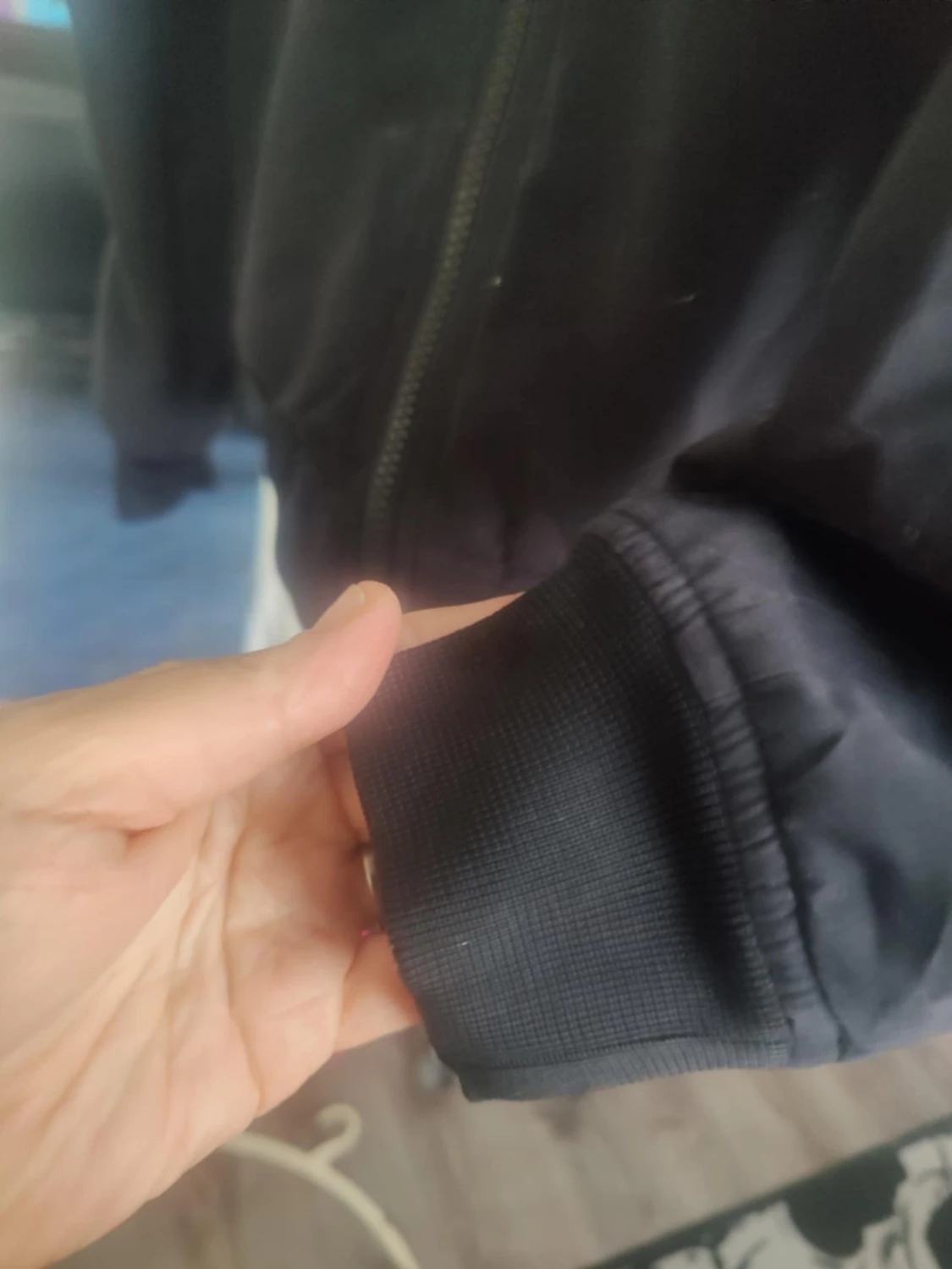 Svart vindjacka med huva - 3