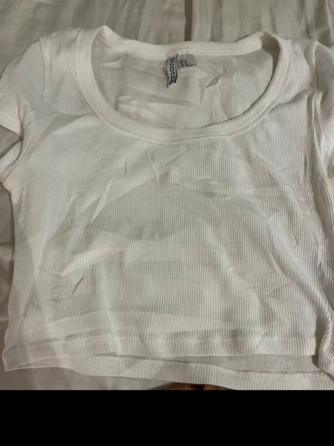 Tre toppar i beige, vit och brun - 3