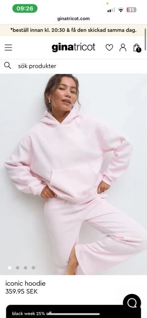 Rosa & grå hoodie från gina tricot - säljer då dem ej kommer till användning, storlek xs. 1 för 250 båda för 400☃️Använda fåtal gånger men inga defekter vad jag har upptäckt iallafall. Blivit mindre mjuka innuti då dem tvättats, kan även tvättas inann post. 🩷🩷