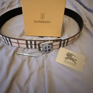 Burberry belt - Double sided burberry belt Beige & black with silver buckle